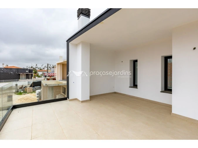Moradia T4 para Venda em Maceira Foto 3