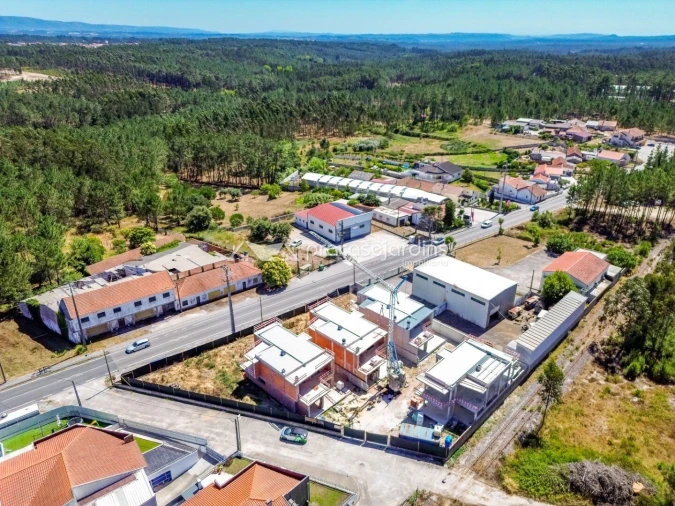 Moradia T4 para Venda em Maceira Foto 4