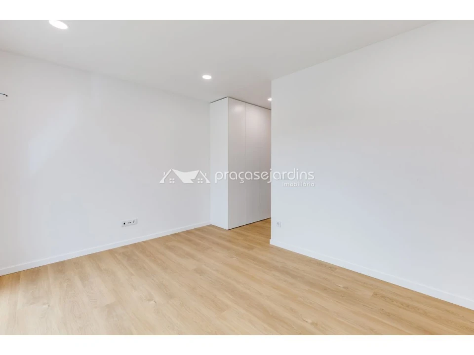 Moradia T4 para Venda em Maceira Foto 15