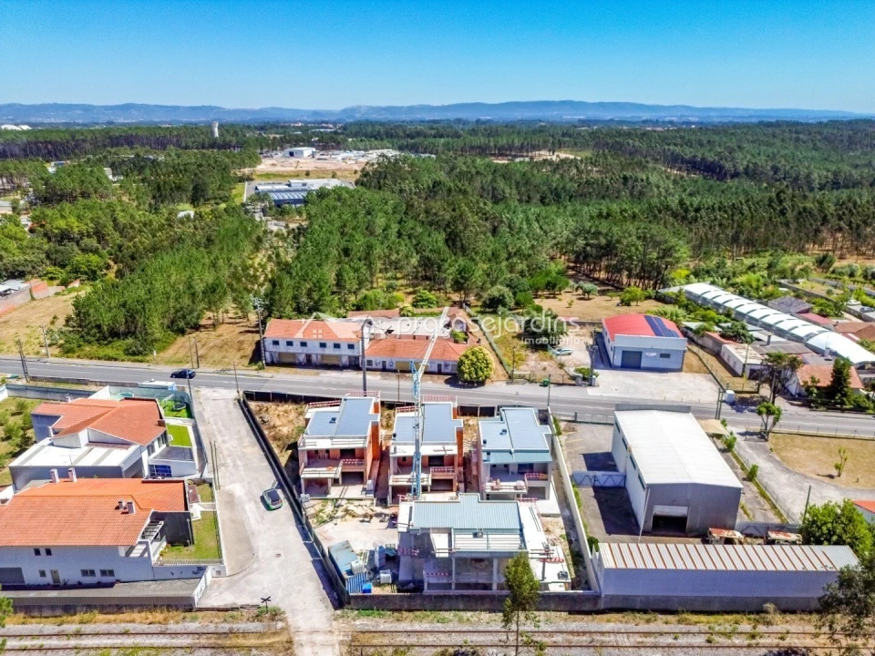 Moradia T4 para Venda em Maceira Foto 11