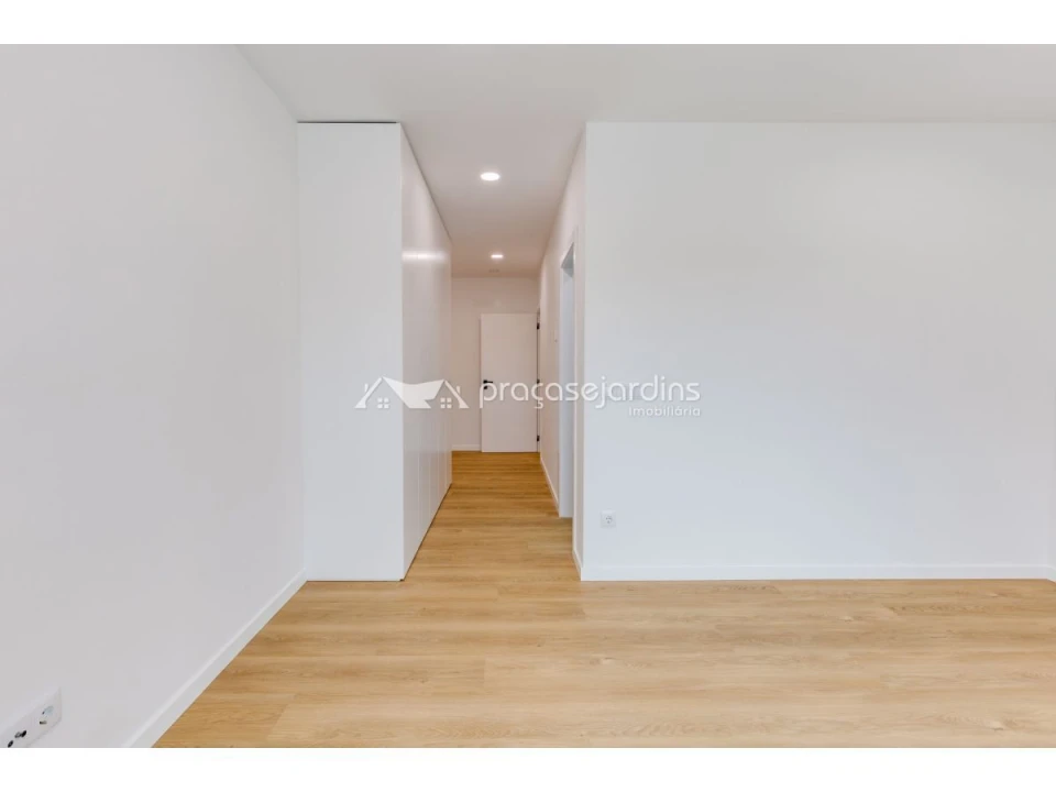 Moradia T4 para Venda em Maceira Foto 14