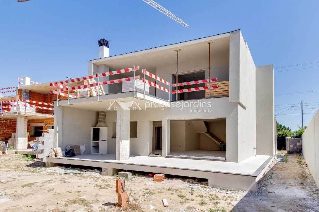 Moradia T4 para Venda em Maceira Foto 2