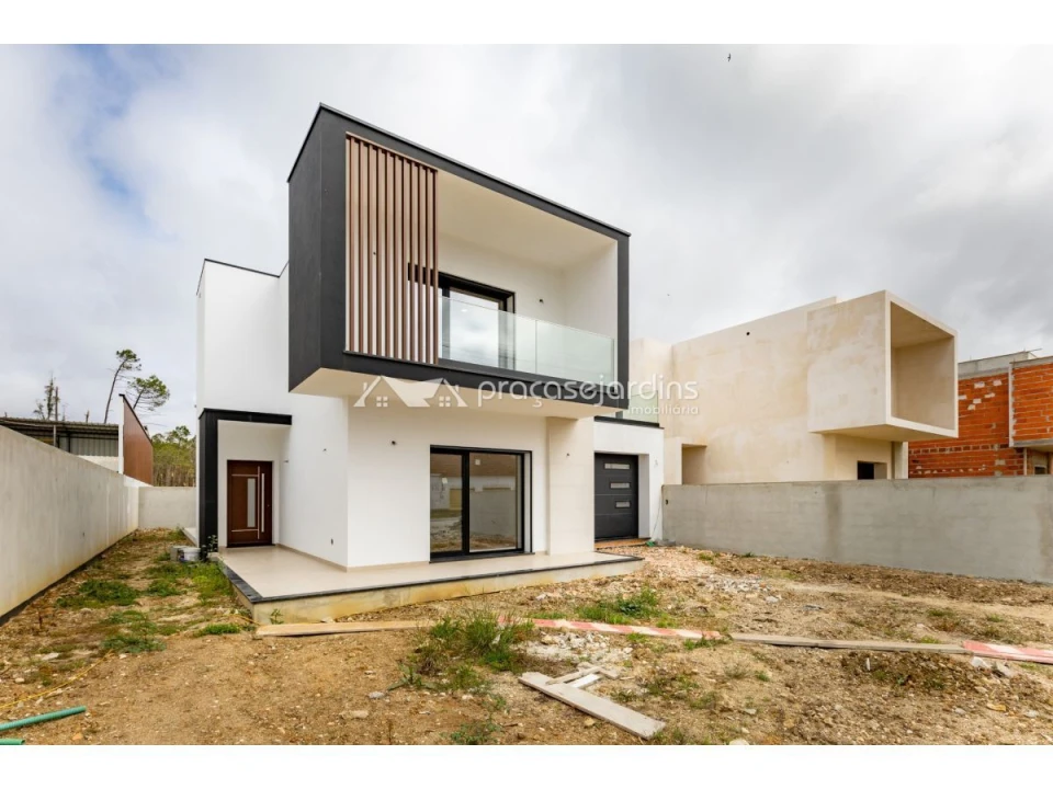 Moradia T4 para Venda em Maceira Foto 1
