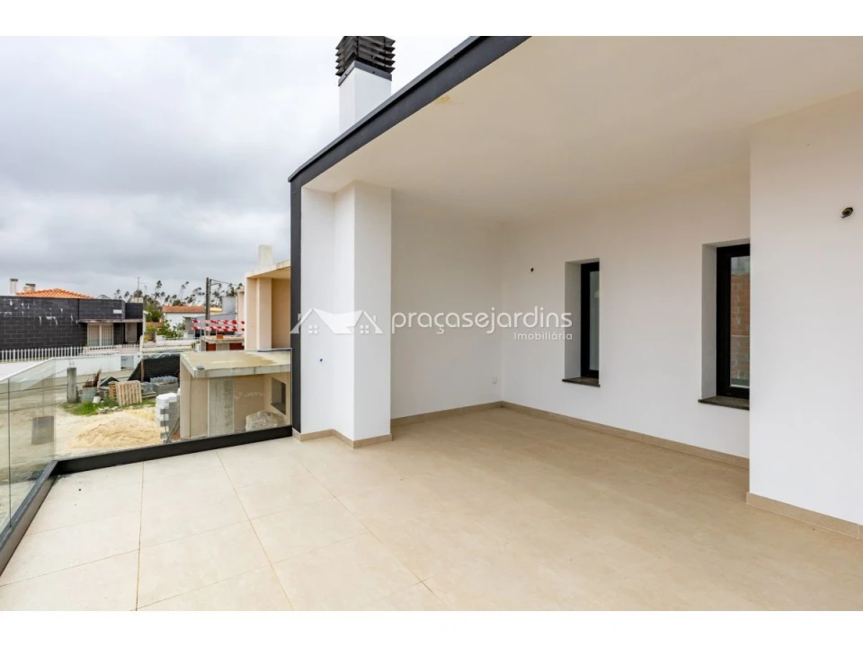 Moradia T4 para Venda em Maceira Foto 3