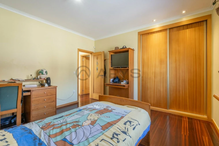 Moradia T3 para Venda em Loureira Foto 9