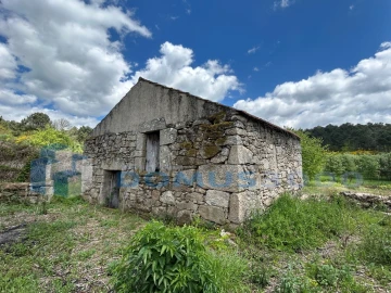 Moradia para Venda em Mouçós e Lamares