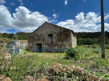 Moradia para Venda em Mouçós e Lamares