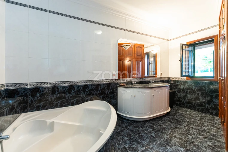 Moradia T5 para Venda em Raimonda Foto 64