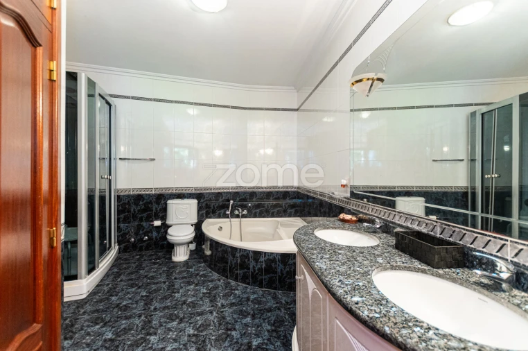 Moradia T5 para Venda em Raimonda Foto 65