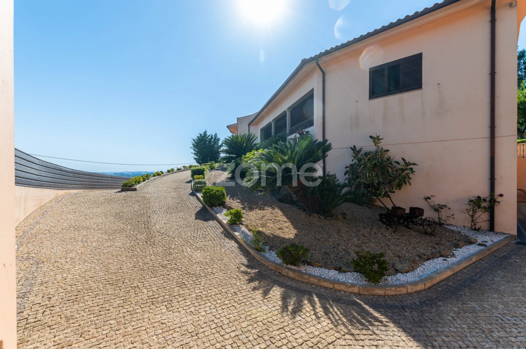 Moradia T5 para Venda em Raimonda Foto 3