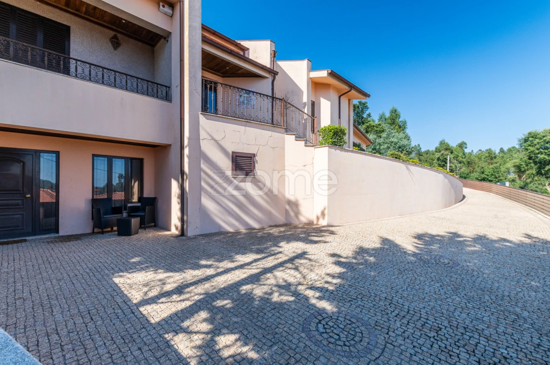 Moradia T5 para Venda em Raimonda Foto 4