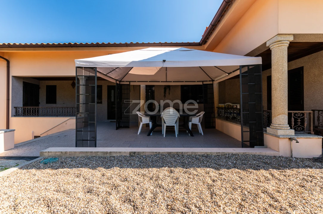 Moradia T5 para Venda em Raimonda Foto 16