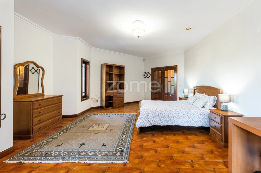 Moradia T5 para Venda em Raimonda Foto 71