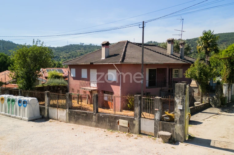 Moradia T4 para Venda em Campos e Louredo Foto 31