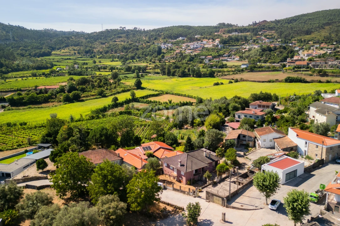 Moradia T4 para Venda em Campos e Louredo Foto 4