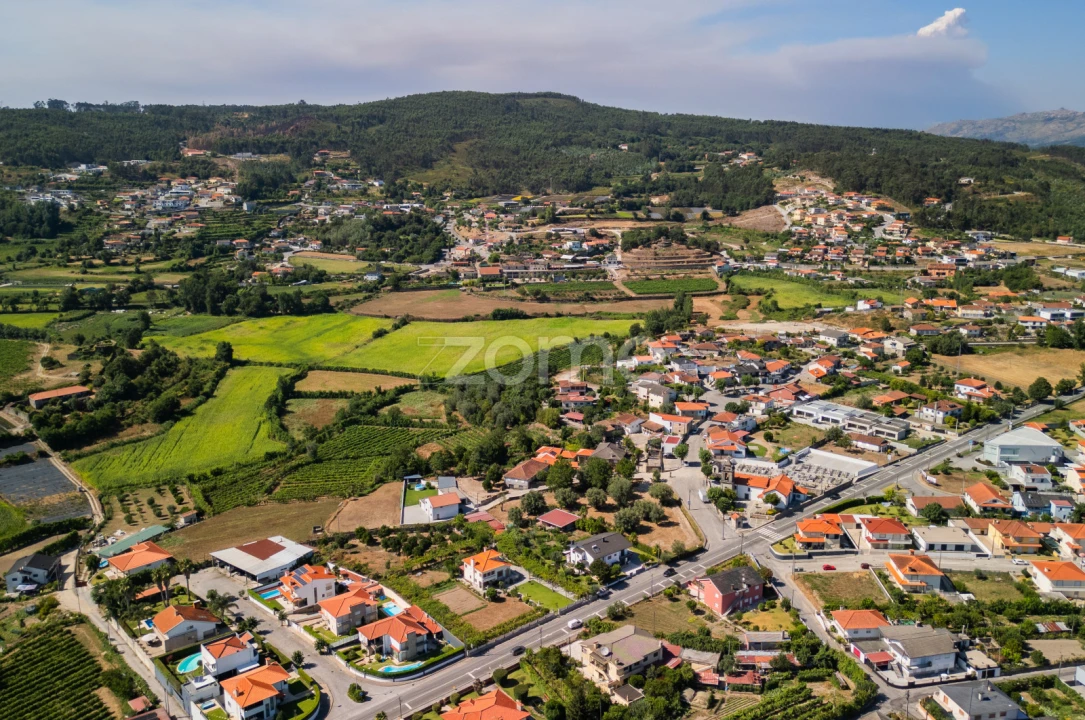 Moradia T4 para Venda em Campos e Louredo Foto 26