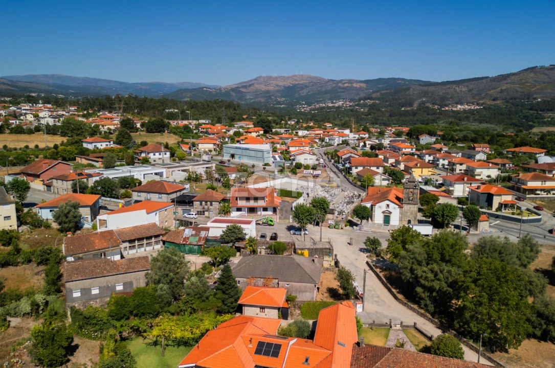 Moradia T4 para Venda em Campos e Louredo Foto 28