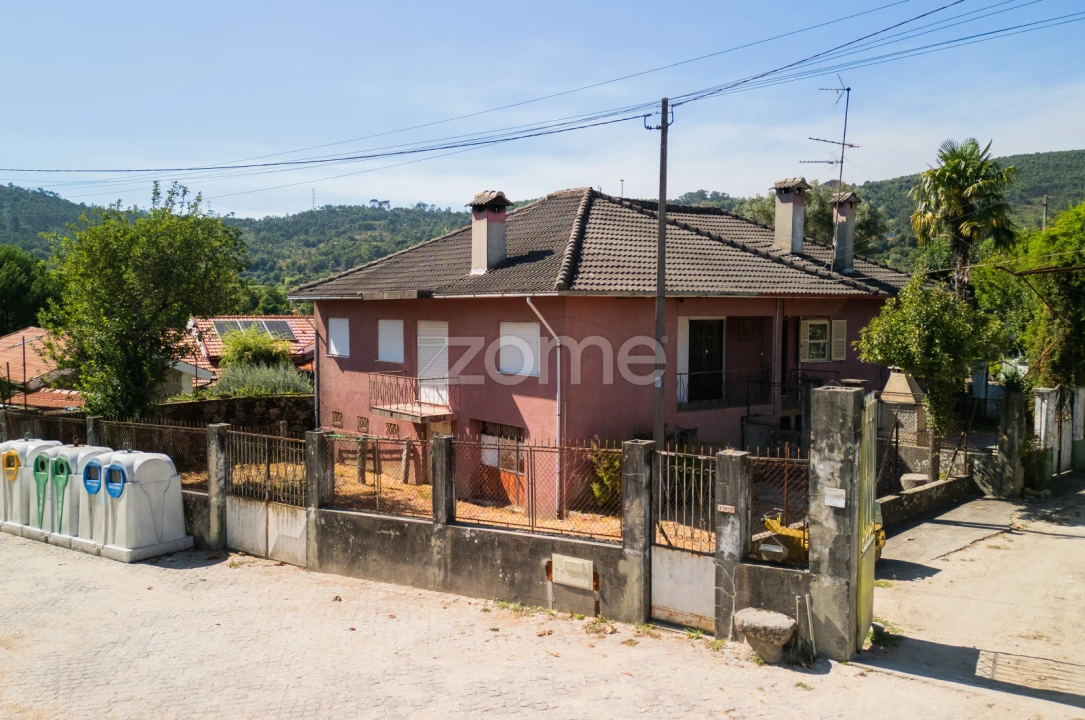 Moradia T4 para Venda em Campos e Louredo Foto 31