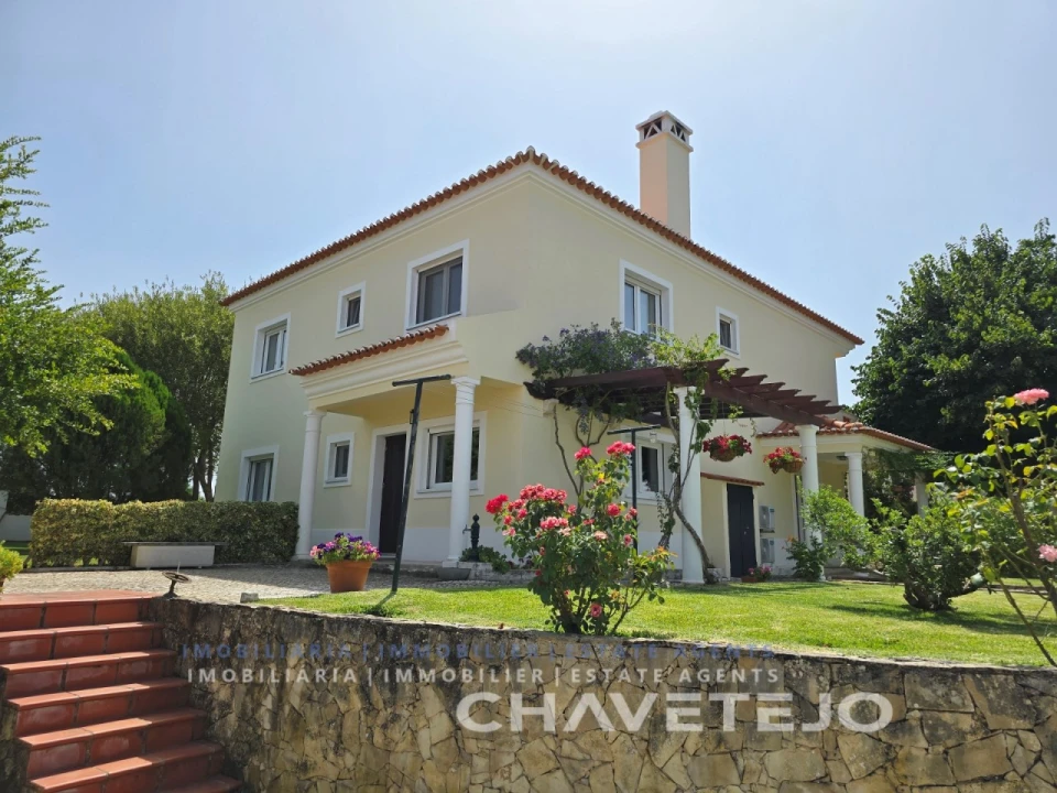 Moradia T5 para Venda em Casais e Alviobeira Foto 7