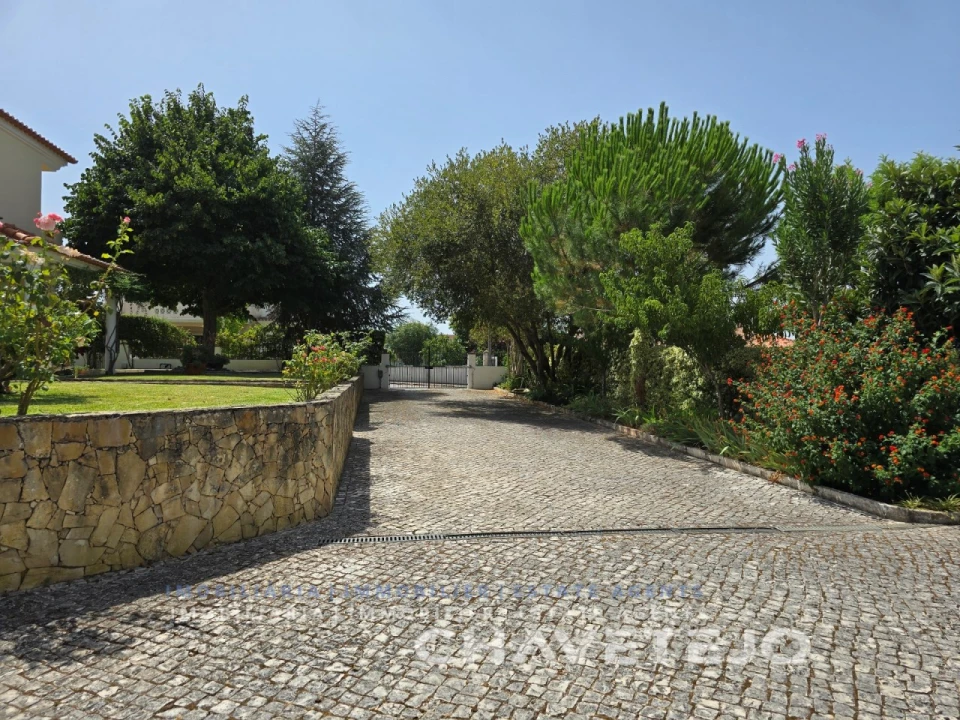 Moradia T5 para Venda em Casais e Alviobeira Foto 57