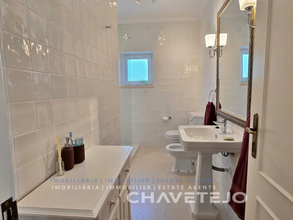 Moradia T5 para Venda em Casais e Alviobeira Foto 22