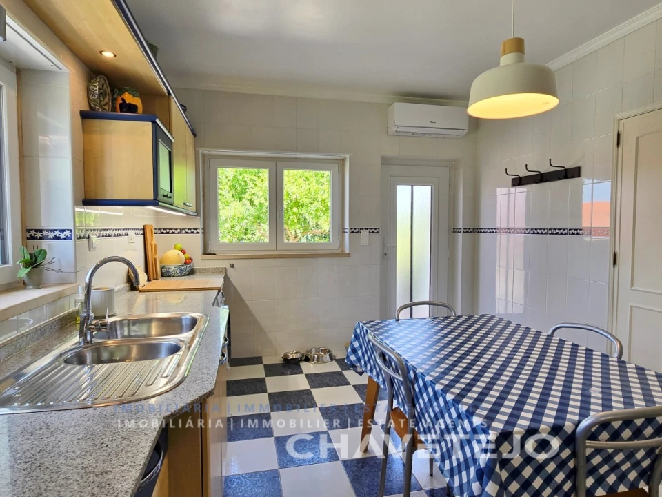 Moradia T5 para Venda em Casais e Alviobeira Foto 13