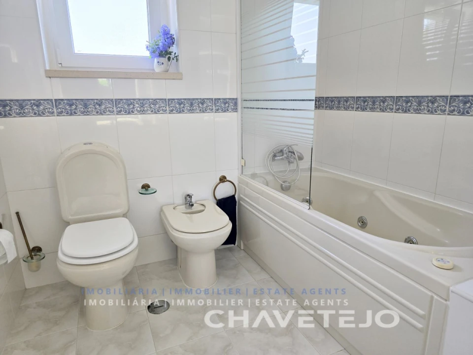 Moradia T5 para Venda em Casais e Alviobeira Foto 42