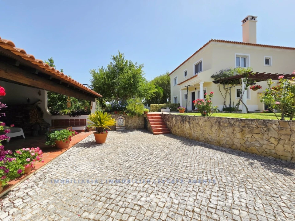 Moradia T5 para Venda em Casais e Alviobeira Foto 6