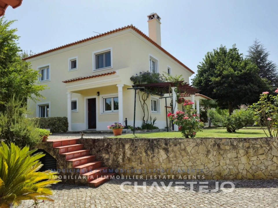 Moradia T5 para Venda em Casais e Alviobeira Foto 65