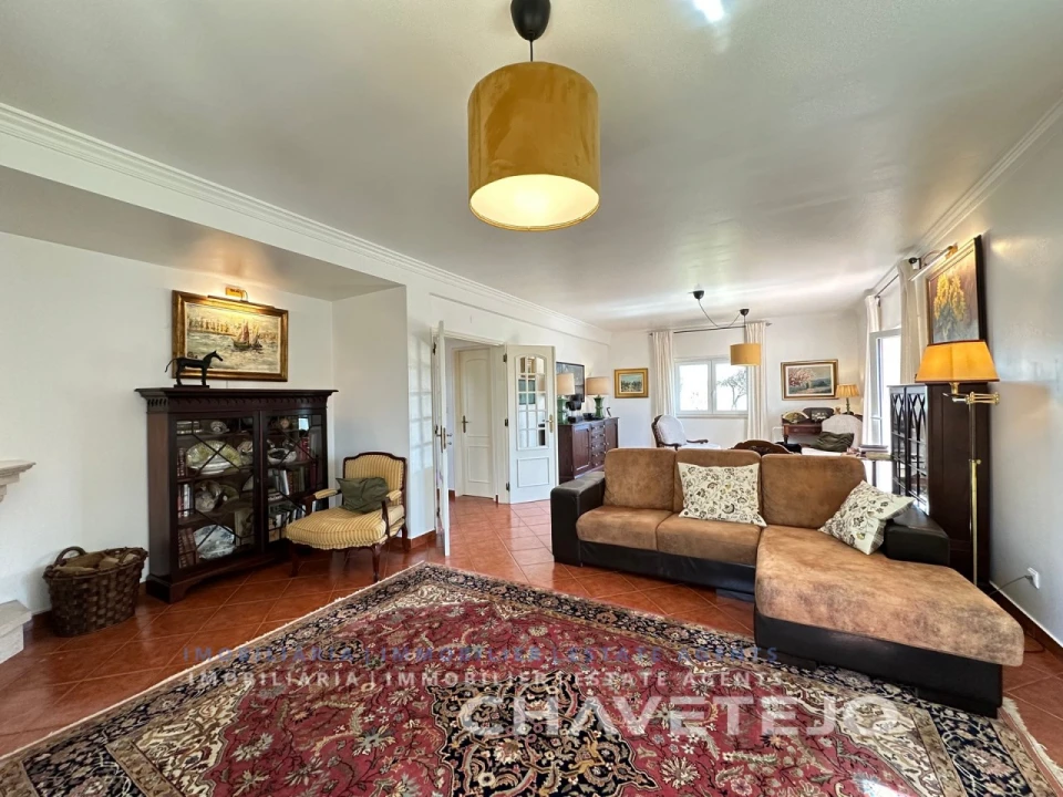 Moradia T5 para Venda em Casais e Alviobeira Foto 11