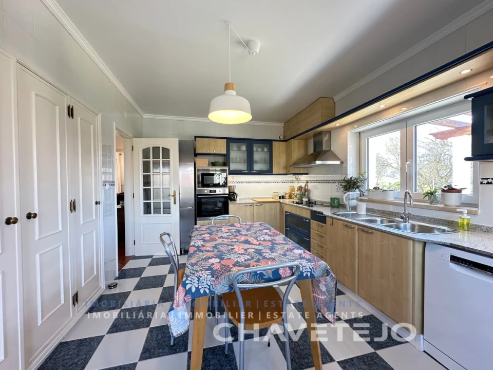 Moradia T5 para Venda em Casais e Alviobeira Foto 13