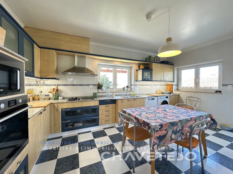 Moradia T5 para Venda em Casais e Alviobeira Foto 15