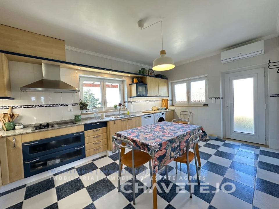 Moradia T5 para Venda em Casais e Alviobeira Foto 16