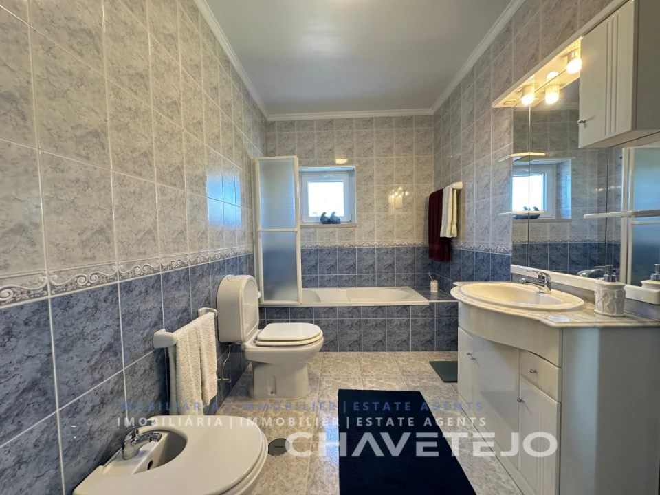 Moradia T5 para Venda em Casais e Alviobeira Foto 23