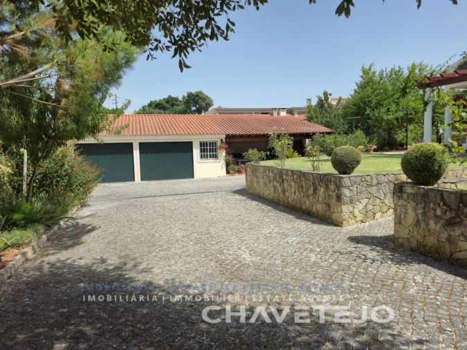 Moradia T5 para Venda em Casais e Alviobeira Foto 11