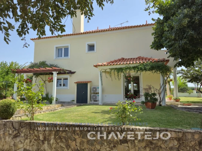 Moradia T5 para Venda em Casais e Alviobeira Foto 10