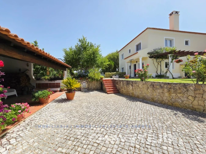 Moradia T5 para Venda em Casais e Alviobeira Foto 5