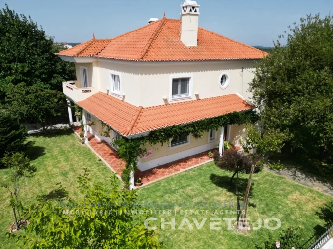 Moradia T5 para Venda em Casais e Alviobeira Foto 59