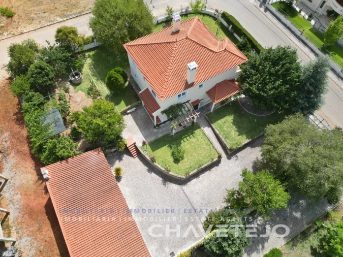 Moradia T5 para Venda em Casais e Alviobeira Foto 60