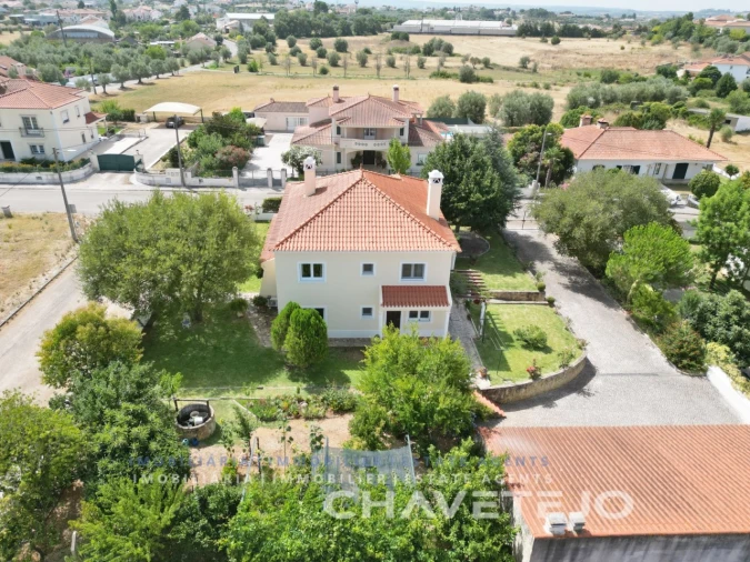 Moradia T5 para Venda em Casais e Alviobeira Foto 63
