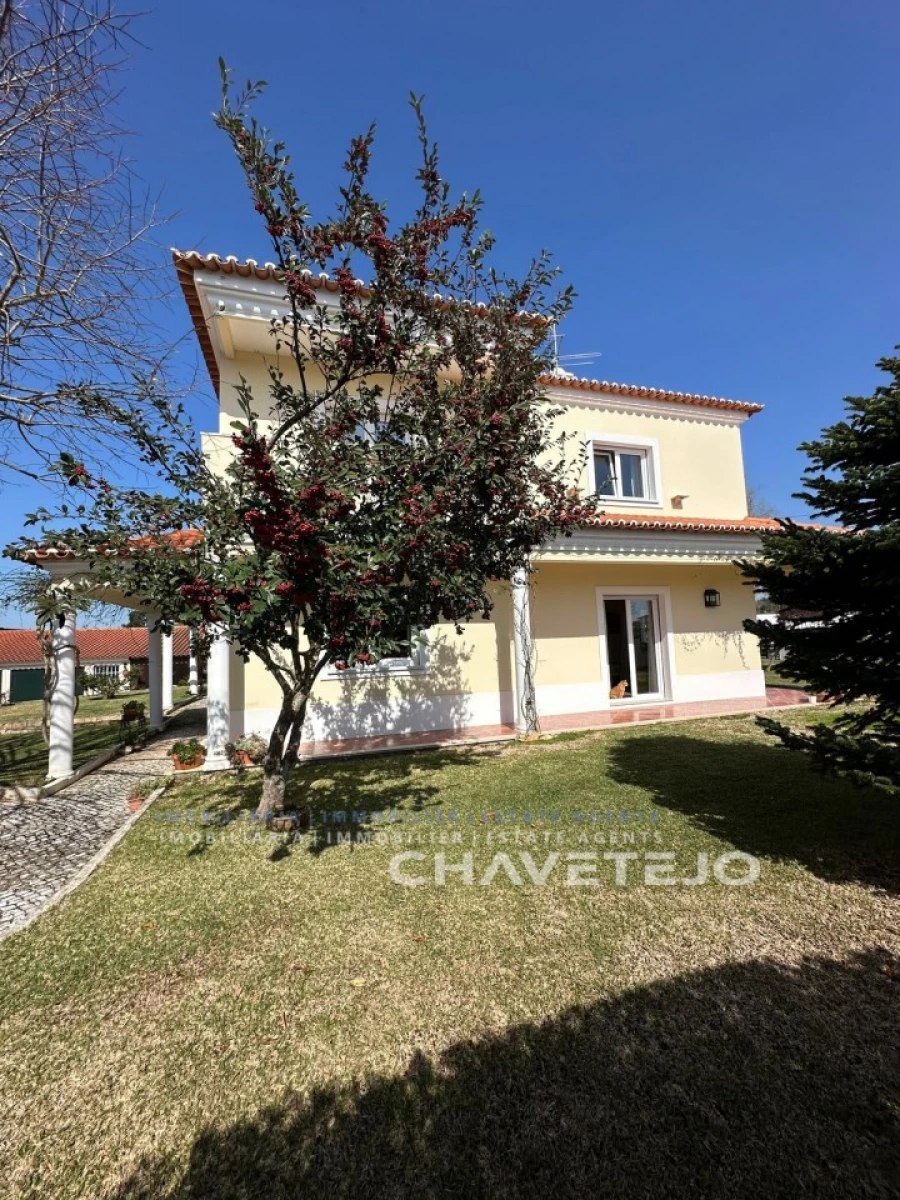 Moradia T5 para Venda em Casais e Alviobeira Foto 2