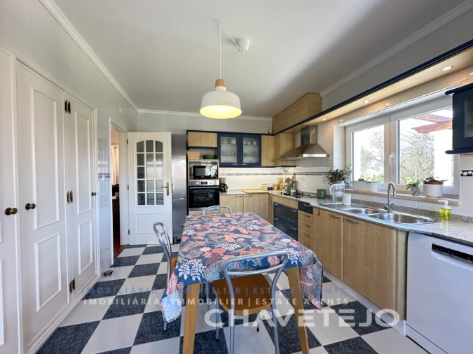 Moradia T5 para Venda em Casais e Alviobeira Foto 13