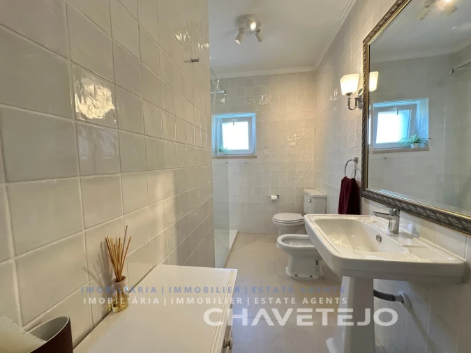 Moradia T5 para Venda em Casais e Alviobeira Foto 18