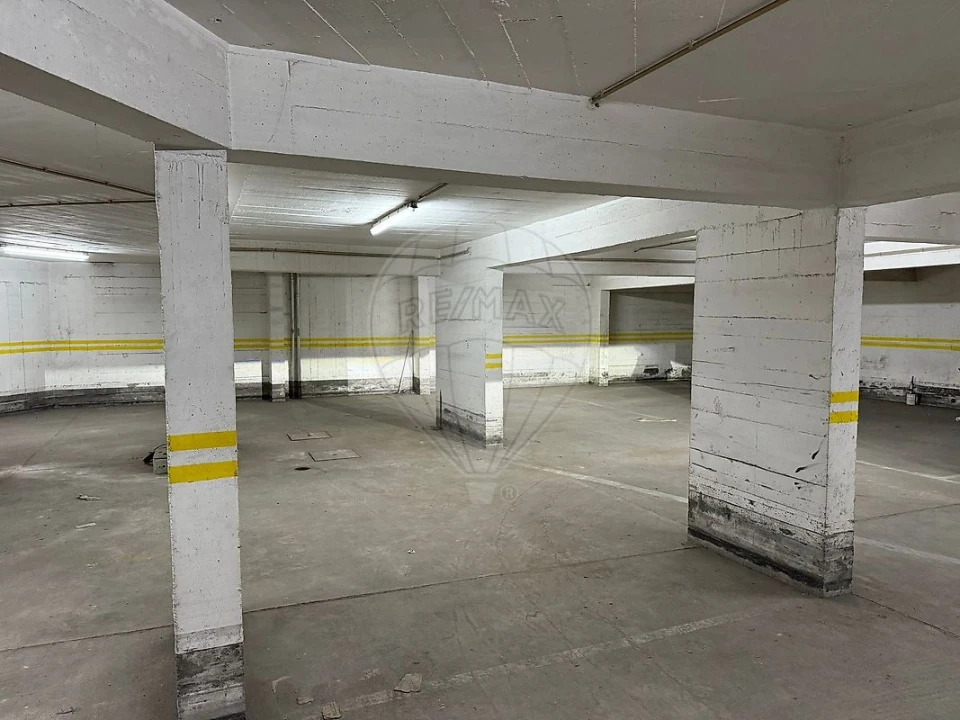 Garagem para Venda em Cacém e São Marcos Foto 2