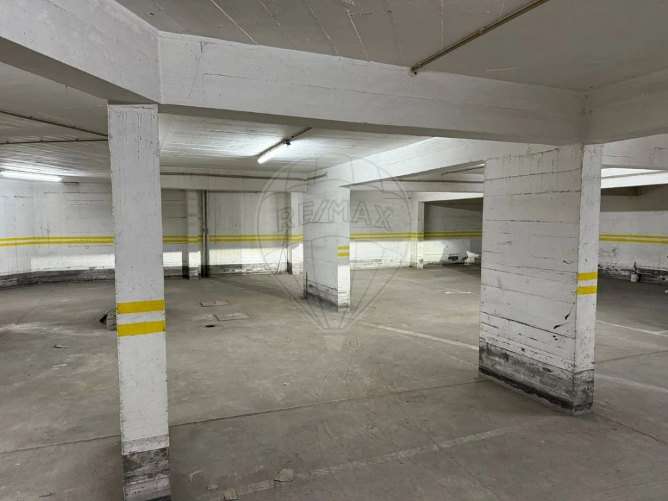 Garagem para Arrendamento em Cacém e São Marcos Foto 1