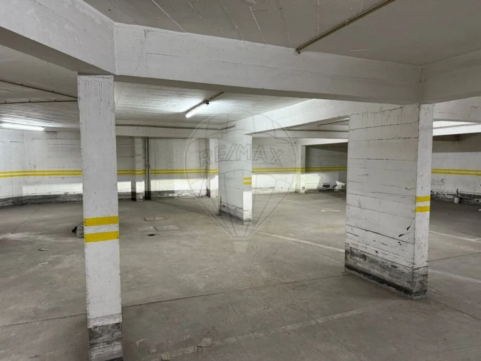 Garagem para Arrendamento em Cacém e São Marcos Foto 1