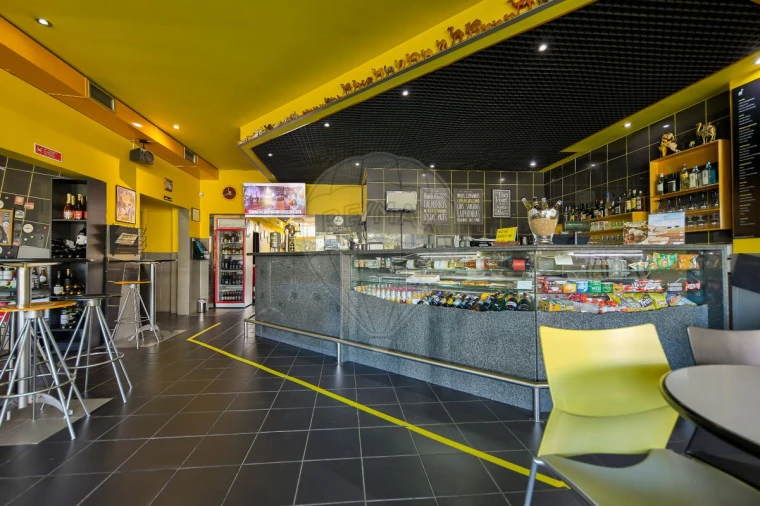 Negócio para Arrendamento em Tamengos, Aguim e Óis do Bairro Foto 14