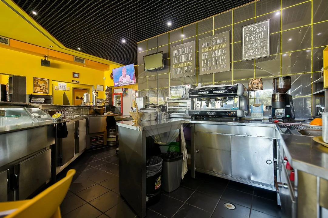 Negócio para Arrendamento em Tamengos, Aguim e Óis do Bairro Foto 5