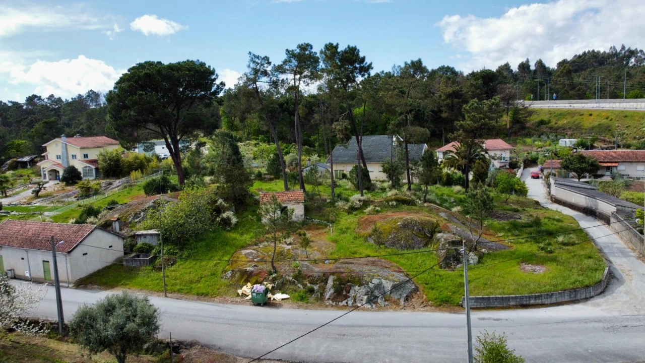Terreno para Venda em São João de Lourosa Foto 1