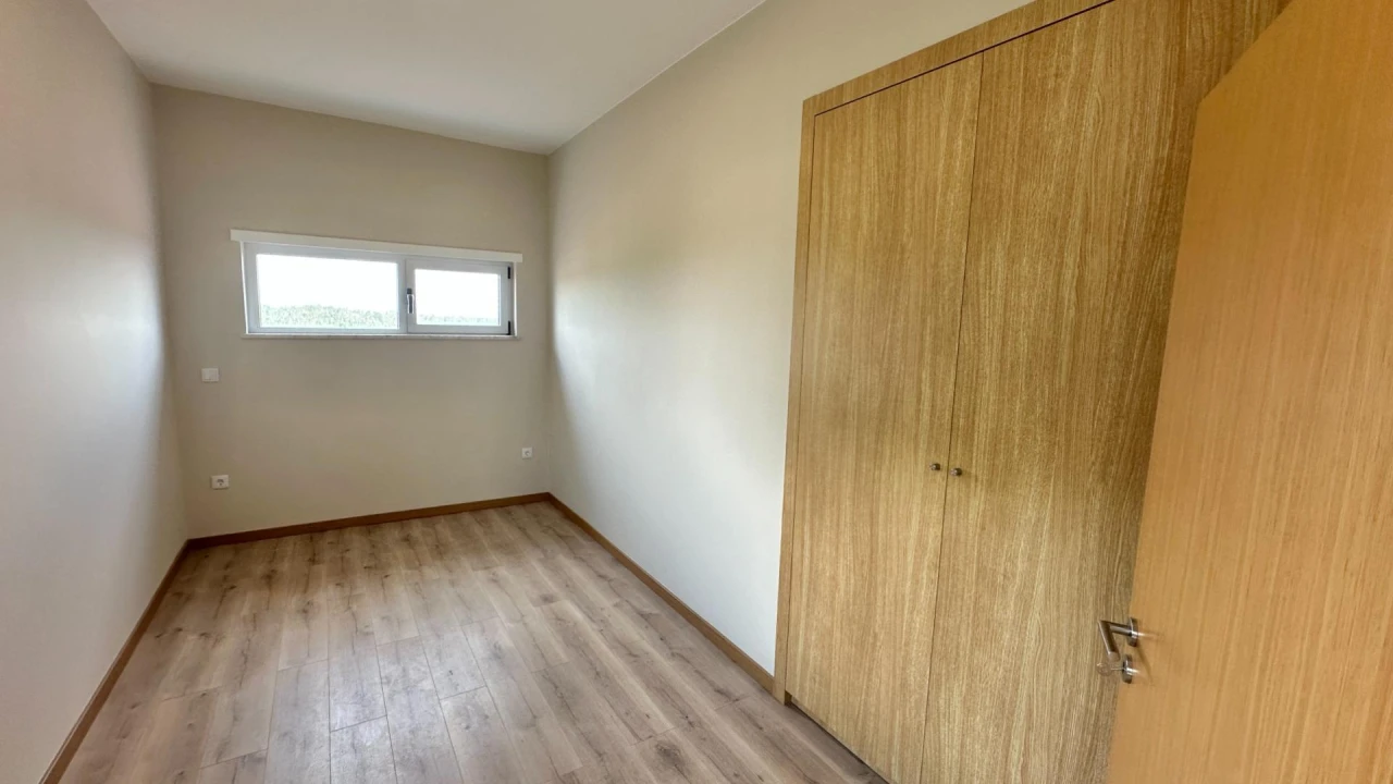 Apartamento T2 para Venda em Cavernães Foto 10